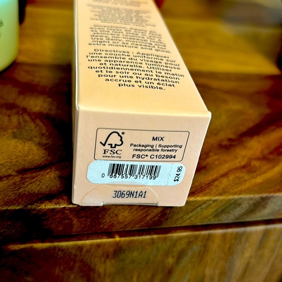 Victoria’s Secret Rose & coconut serum - Picture 3 of 5